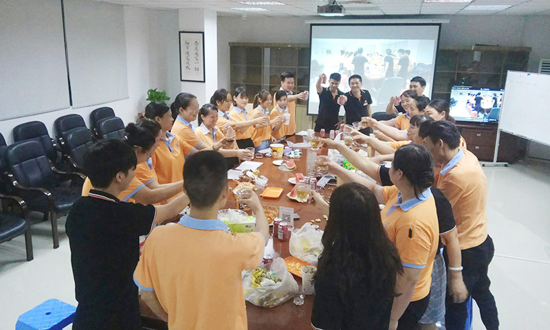 不亂于心，不困于今，不念過往，不畏將來，容大成長論壇拉開帷幕